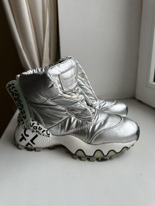 Зимові жіночі дутики 35 розмір сріблястого кольору