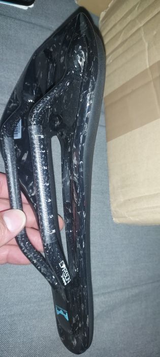 Banco de ciclismo em carbono (105g)