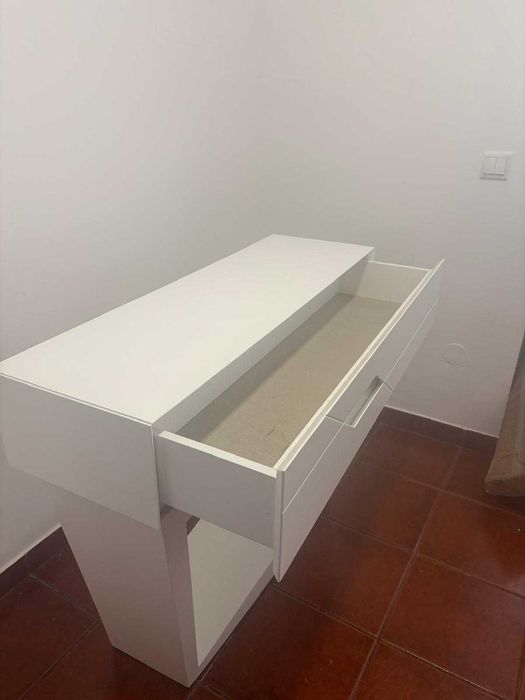 Estante como nova