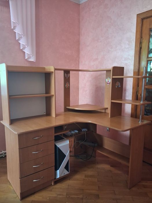 Стіл компютерний