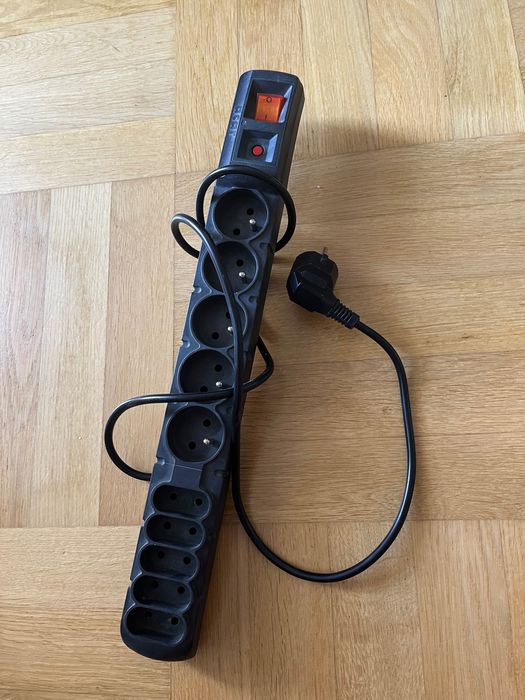 Kabel, kable, pudło z kablami