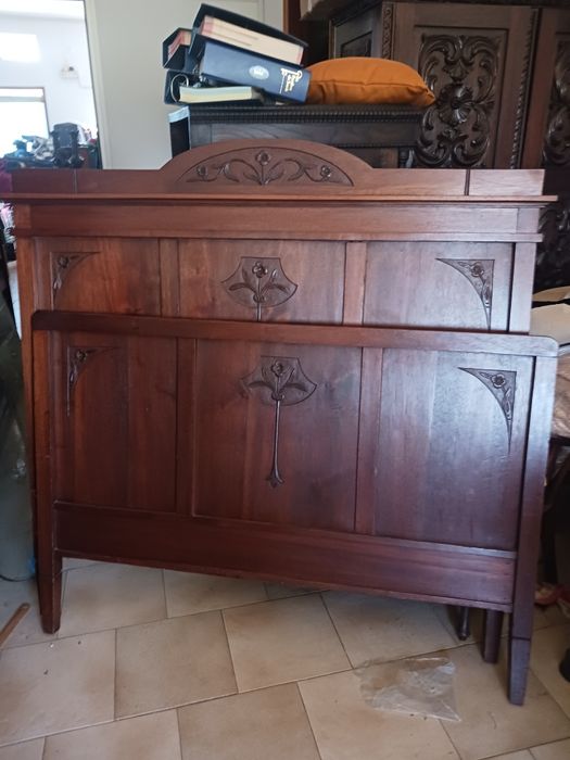 Cama de casal arte nova