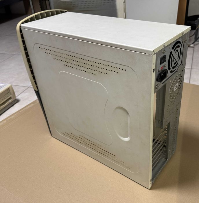 FDD, CD-ROM, PSU w obudowie - zamienię lub sprzedam