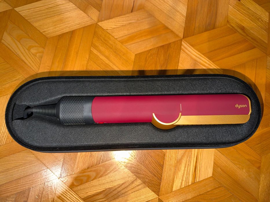 Dyson Airstrait Red Velvet