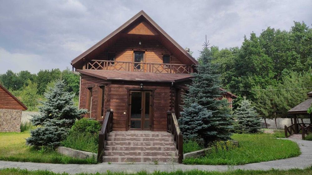 Продам усадьбу в Орловщине (3 дома на участке 40 соток)бассейн, беседка, камин