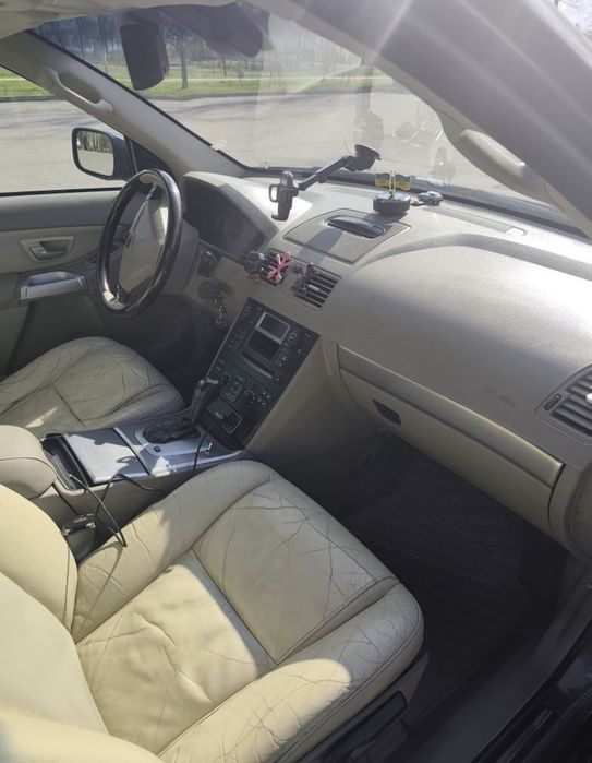 Продам Volvo XC90
