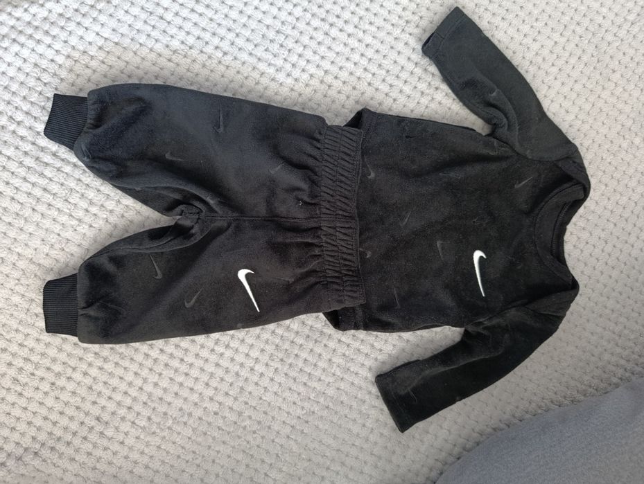 Piękne dresiki Nike dla niemowlaczka