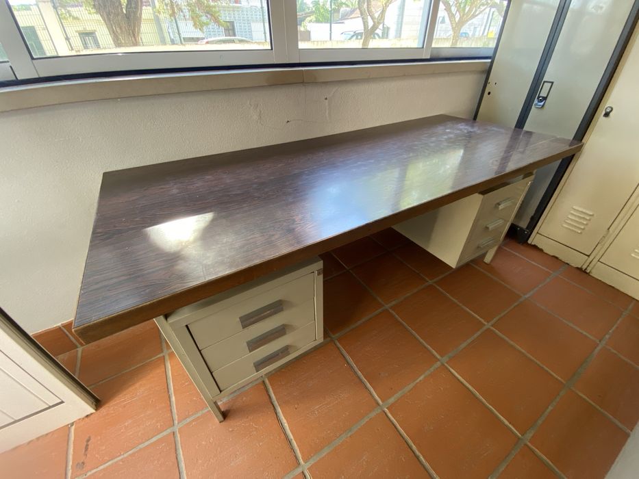 Desk with Two Drawer Blocks64585699654531120