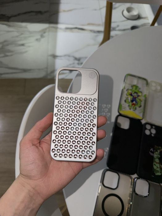 чехол 15 pro , почти новый