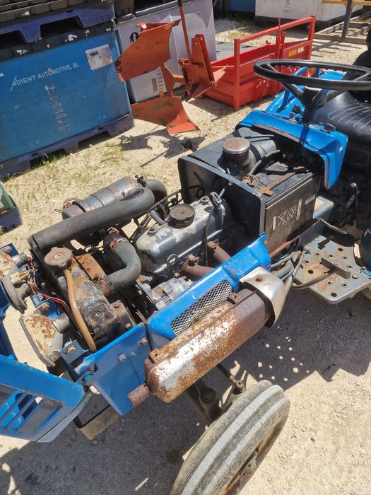 Trator Iseki TX1410 com alfaias