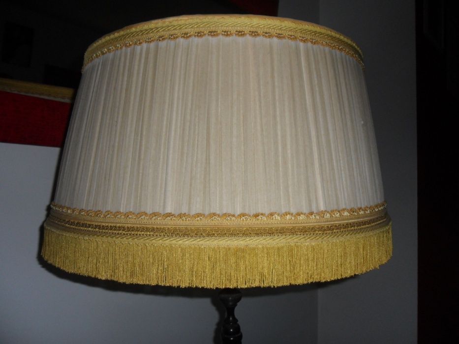 Candeeiro de pé lindíssimo  ETC