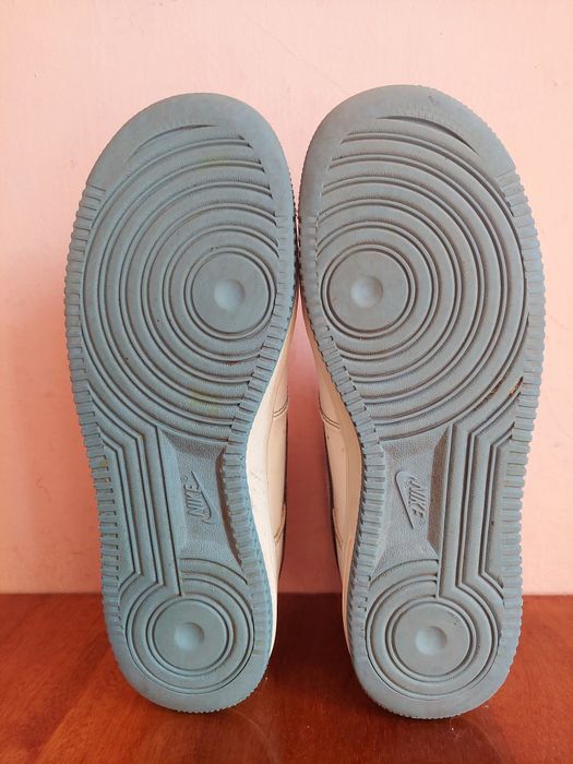 Кроссовки nike force оригінал 

Розмір по бірці:
Us 8 UK 7 EURO 41  26