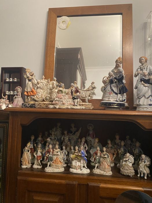 Móvel com Espelho e Duas Portas