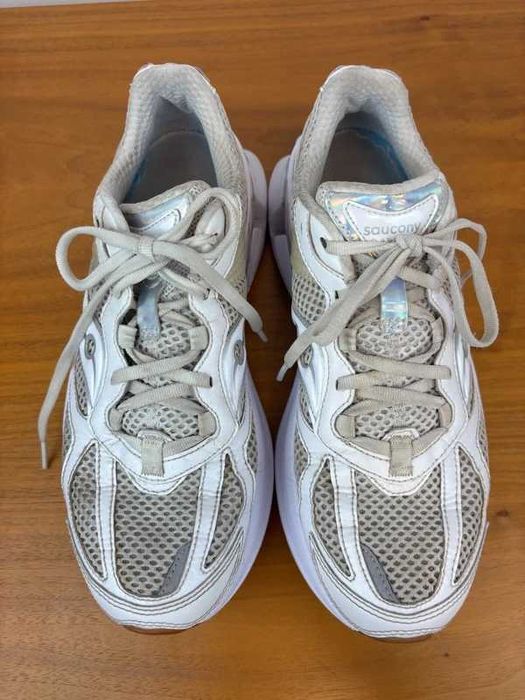 Buty Saucony ProGrid Omni 9 (Białe / Srebrne) – roz. 41