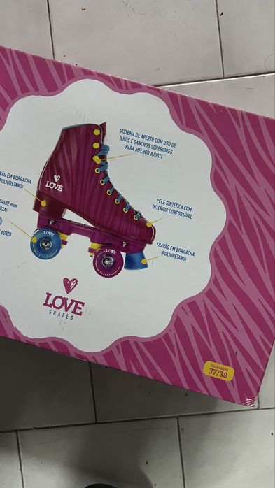 Patins novos em caixa