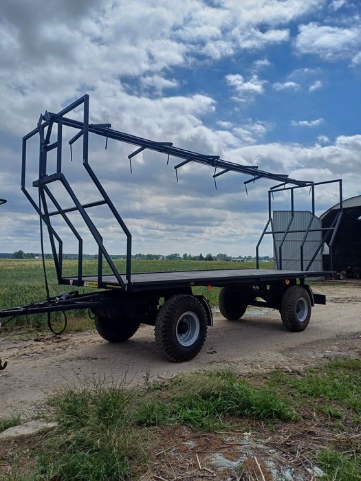 Przyczepa  do balotów słomy