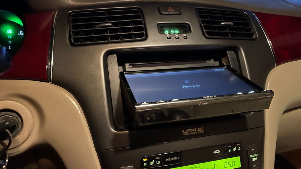 Sony XAV-741: Преміальний звук, стан нової. Пульт ДК.