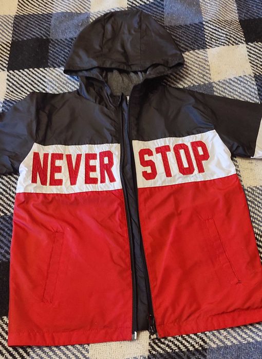 Продам дитячу вітровку