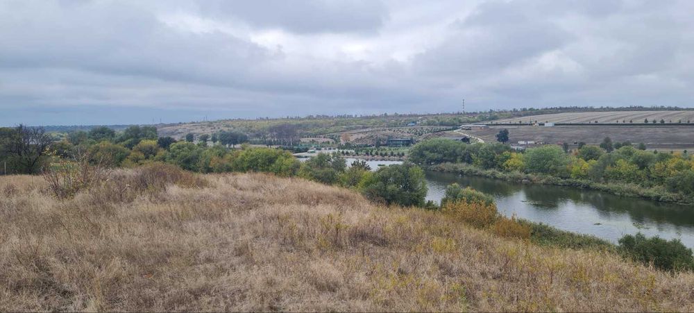 Продаж земельної ділянки на березі річки