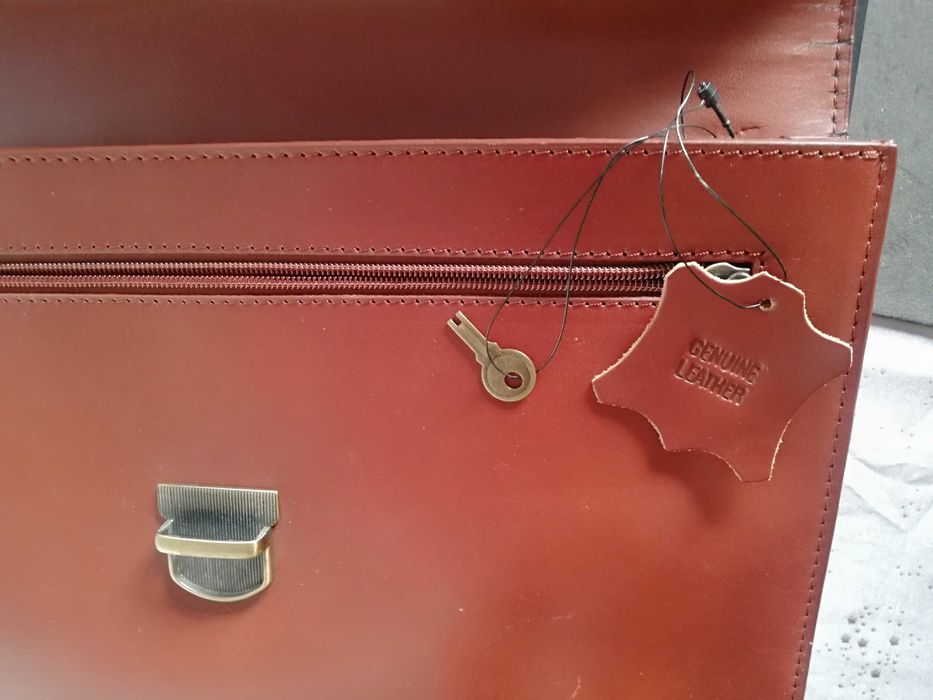 O(Oportunidade) Pasta de executivo oBusquets em pele genuina