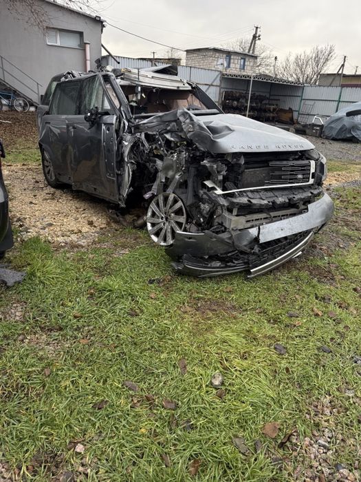 Range rover vogue 2023 бензин 4.4 дтп