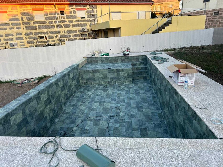 Movimentacao de terras desaterros construcao de piscinas