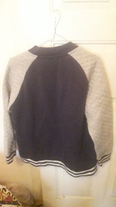 Vende se Blusão College