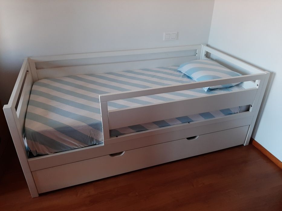 Cama criança com grades e arrumação + colchão
