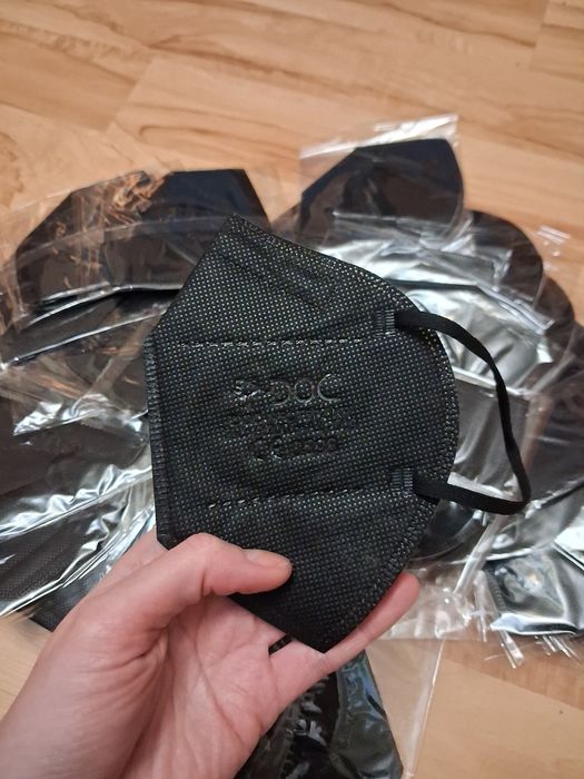 Maseczka FFP2 40 sztuk czarna maseczki komplet