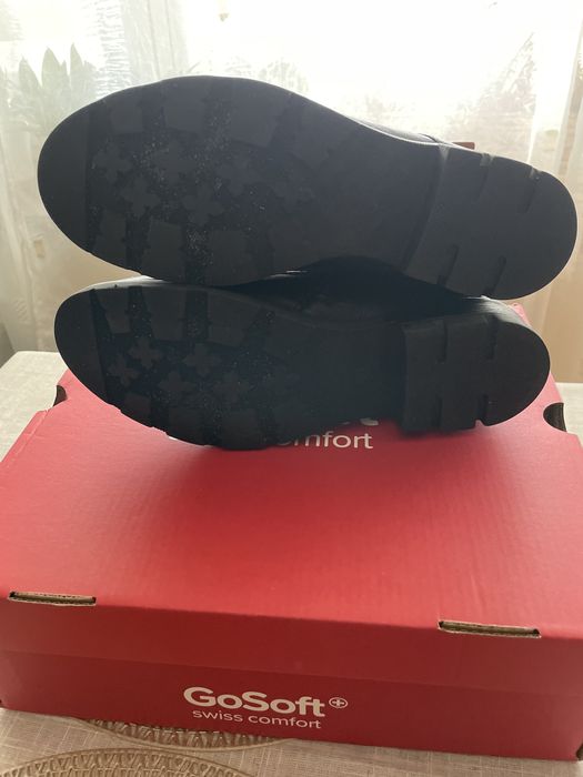 Trzewiki damskie  skórzane ocieplane firmy GoSoft , stan idealny .