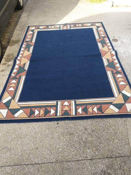 Carpete como nova lavada com 2.30 × 1.60 cm Impecavel para sala  de jantar  20€ .