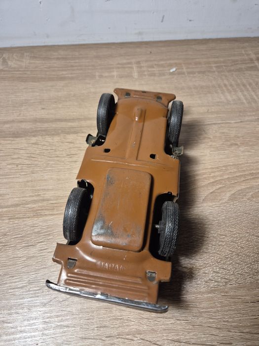 Blaszana zabawka, stare autko,  model Jeepa, lata 70