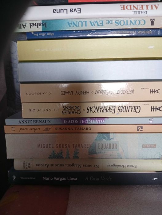 Vendo 50 livros de vários temas