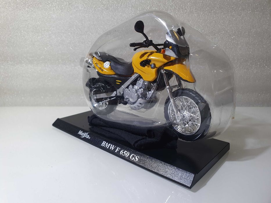 Antiga Miniatura 1/18 ~ "BMW F 650 GS" ~ Maisto