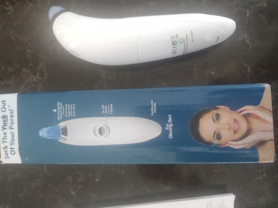 Nowy Masażer, wacum do twarzy, ciała. Przeciwdziała zaskórnikom.