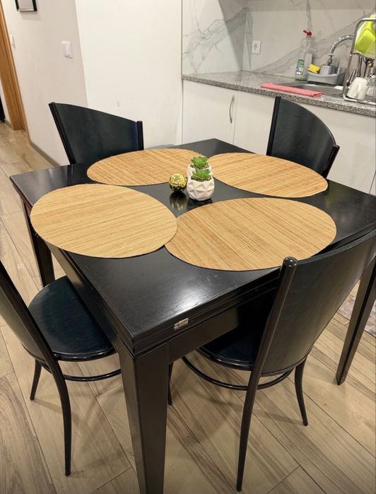 Mesa extensivel com 4 cadeiras