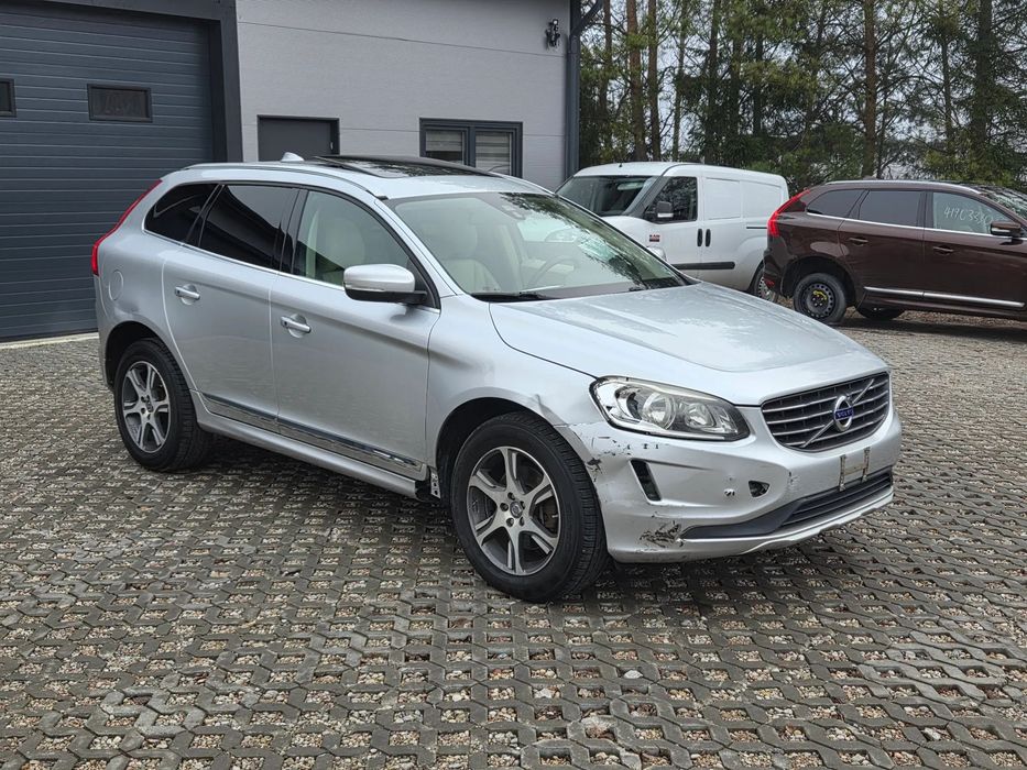 Volvo XC 60 3.0 T6 MY2014 LIFT lekko uszkodzony FV23%