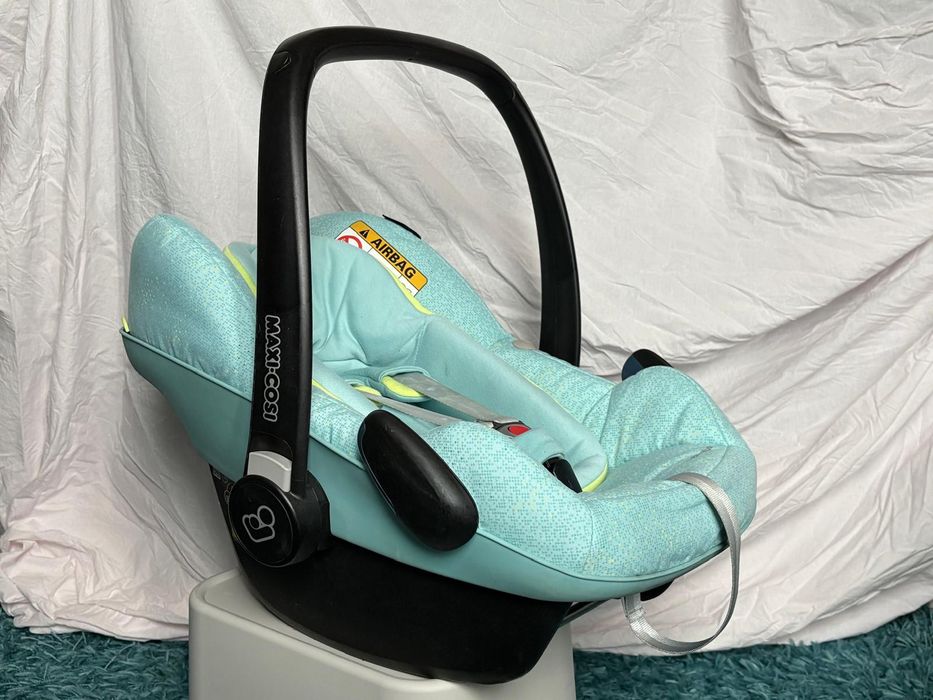 Bezwypadkowy fotelik Maxi Cosi - Pebble Plus z bazą Isofix