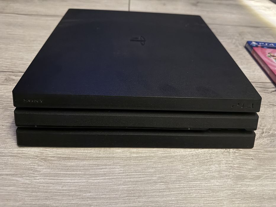 Ps4 pro playstation 4 pro 1 TB, 2 pady, gry, komplet, karton, kable