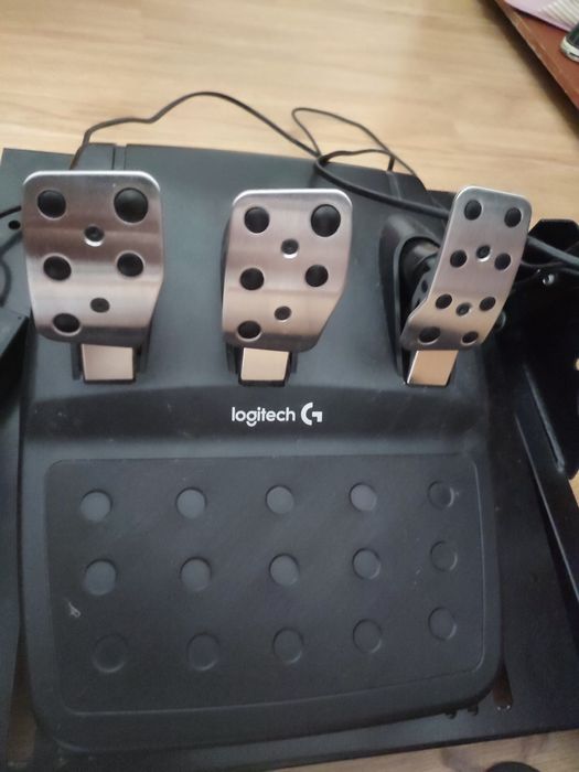 Volante, Pedais e Câmbio - Logitech G29