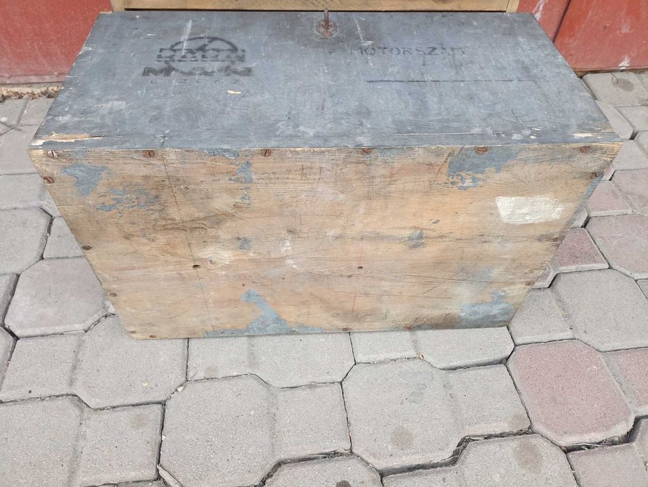 stara drewniana skrzynia MAN lizenz motorszam