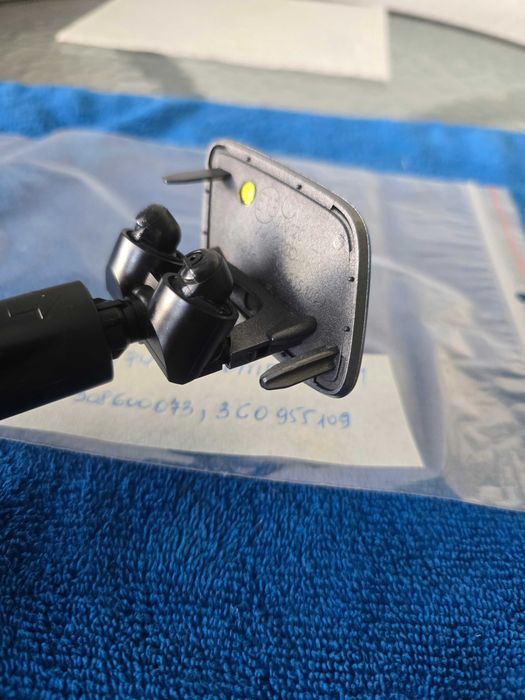 Spryskiwacz lampy przedniej lewej VW PASSAT B6 2008