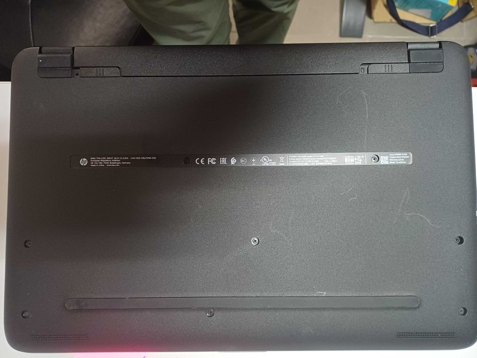 Computador HP 15-ay022np