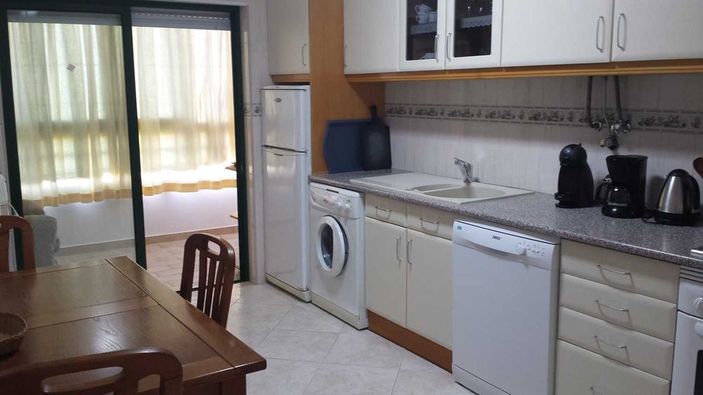 Algarve Quarteira, apartamento T-1 com piscina e churrasqueira, férias