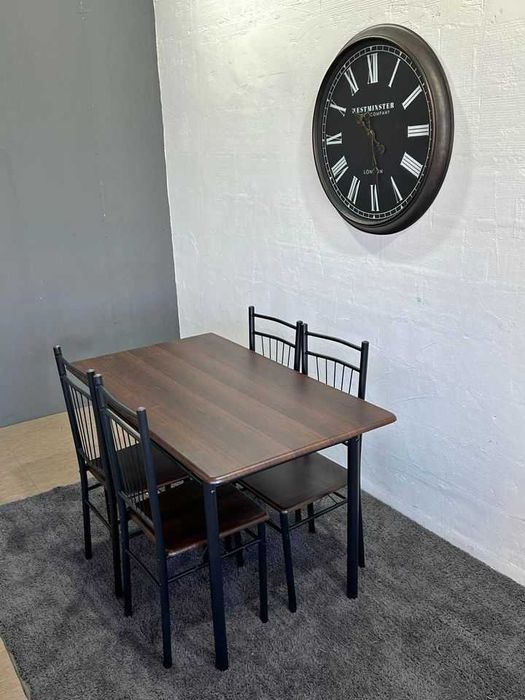 Mesa nova +4 Cadeiras 125€