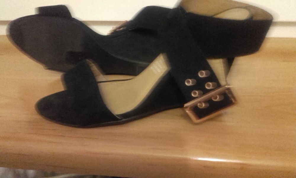 Sandaly damskie na koturnie H&M
