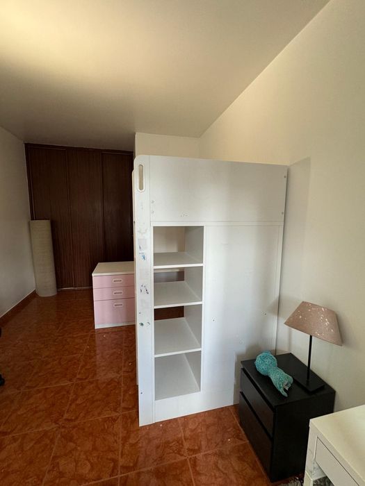Cama criança rosa e branco
