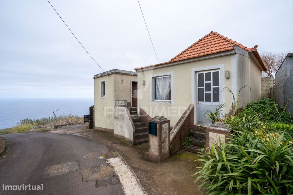 Moradia T3 para Renovação, Santa, Porto Moniz