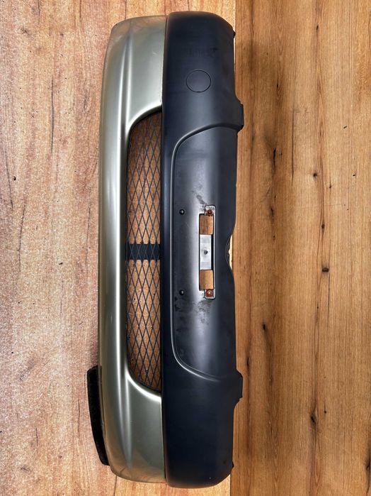 Zderzak przedni Toyota Yaris 1 kolor 6q2