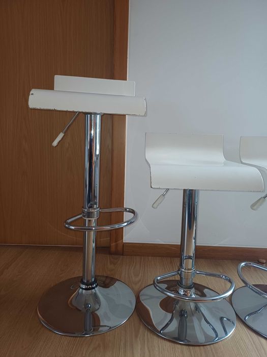 4 bancos altos reguláveis em altura